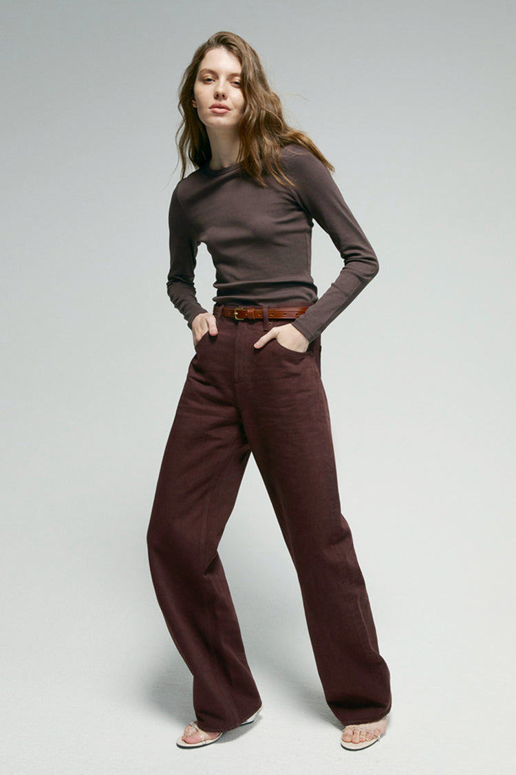 Hey Joanie Slope Curve Jeans HJ039, close-up of the stylish denim with a classic fit and detailed stitching.