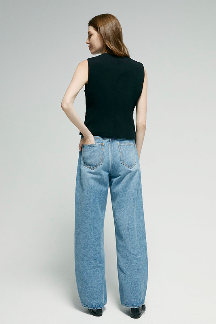 Hey Joanie Slope Curve Jeans in a classic denim style, showing the fit and design details of the HJ039 model.