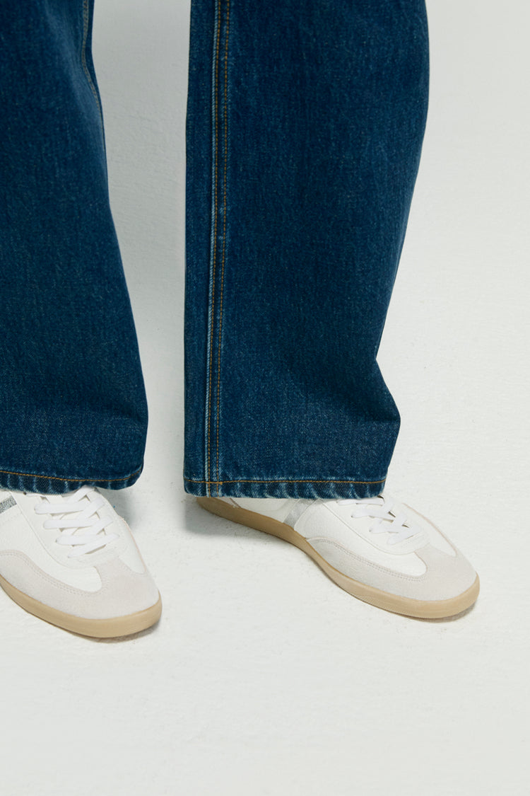 Hey Joanie Slope Curve Jeans in light wash denim, showing fit and classic five-pocket style on a model.