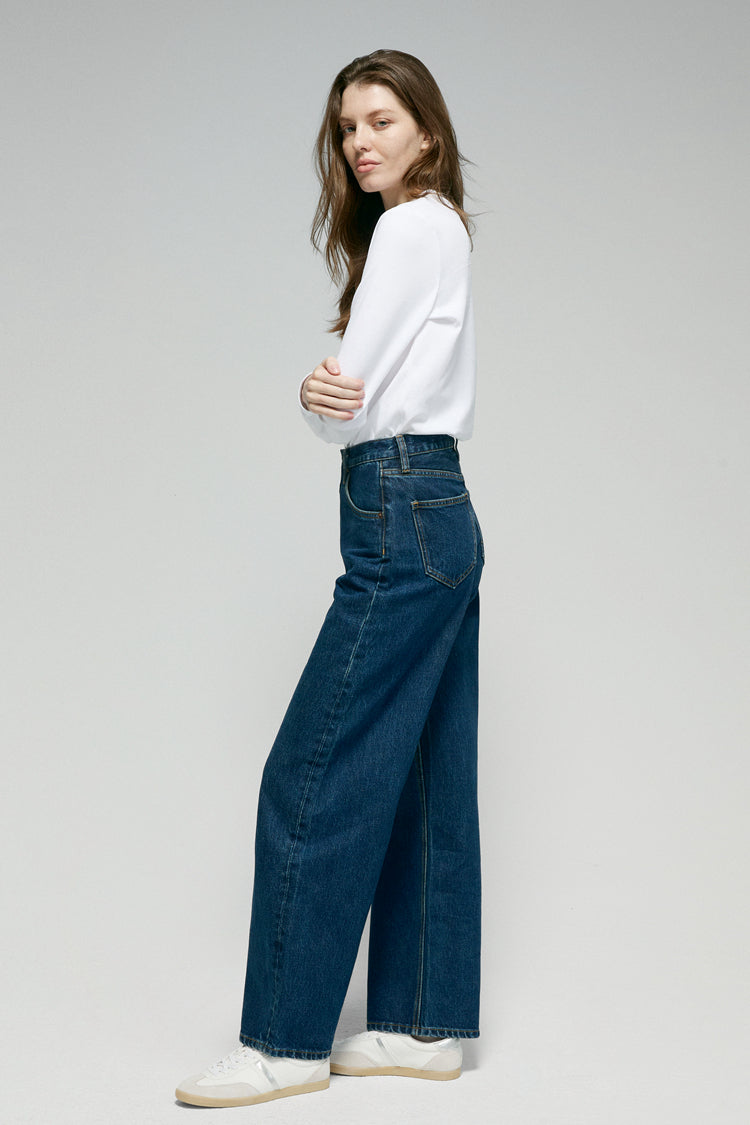 Hey Joanie Slope Curve Jeans in size 62, front view showing fitted high-rise design with classic denim wash.