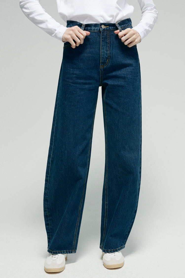 Hey Joanie Slope Curve Jeans in a stylish fit, featuring classic denim fabric and a flattering silhouette.