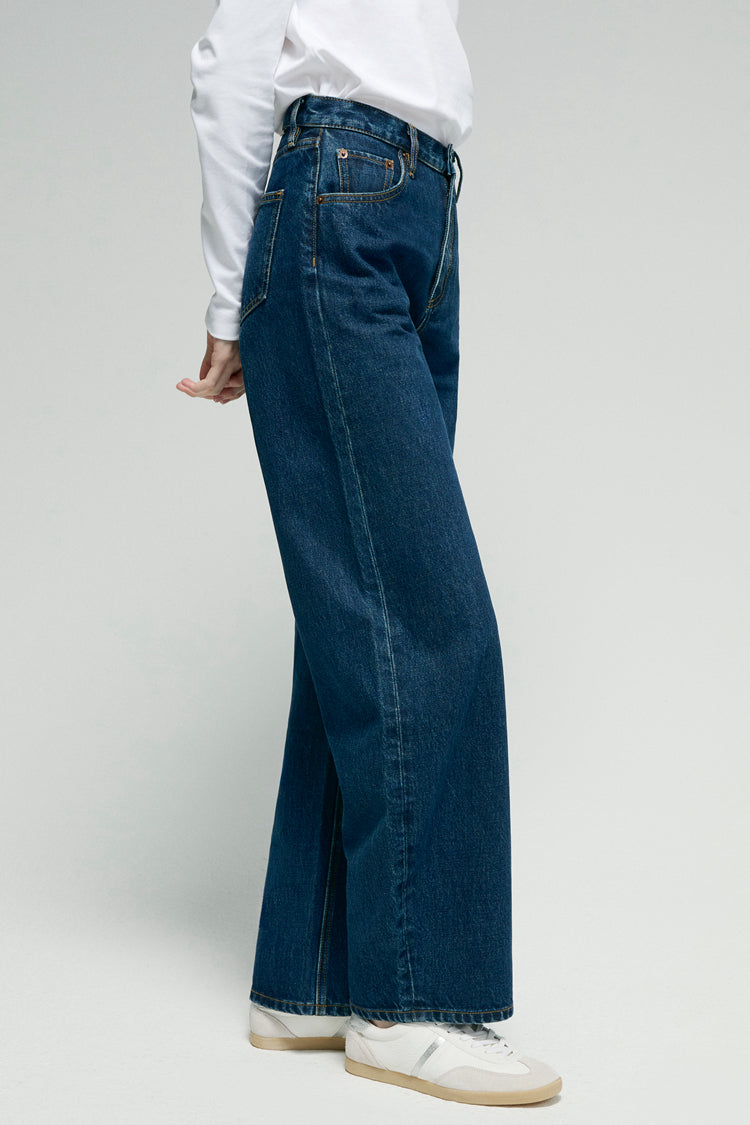 Hey Joanie Slope Curve Jeans HJ039 displayed on a model, showcasing the fit and style of these trendy denim pants.