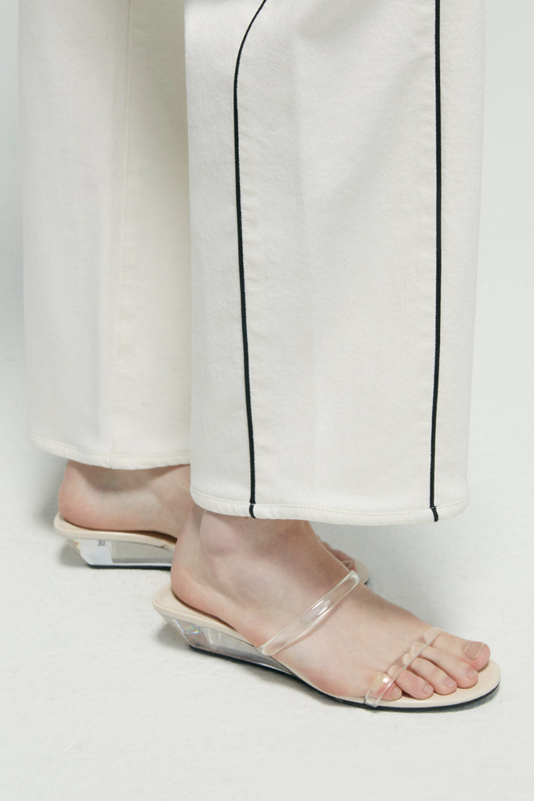 Hey Joanie Crush Curve Ankle Jeans in denim, fitted with a high waist and ankle-length cut, displayed on a neutral background.