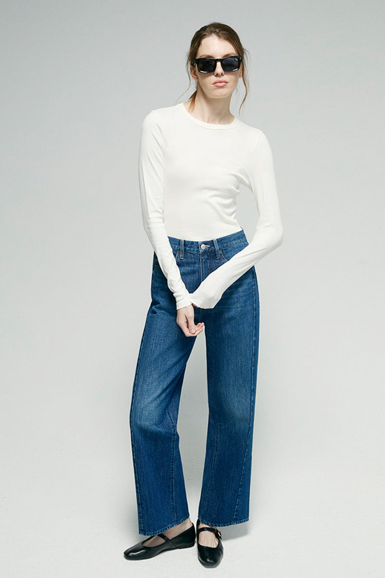 Hey Joanie Crush Curve Ankle Jeans in denim with a fitted ankle-length design, showcasing a trendy, curved silhouette.