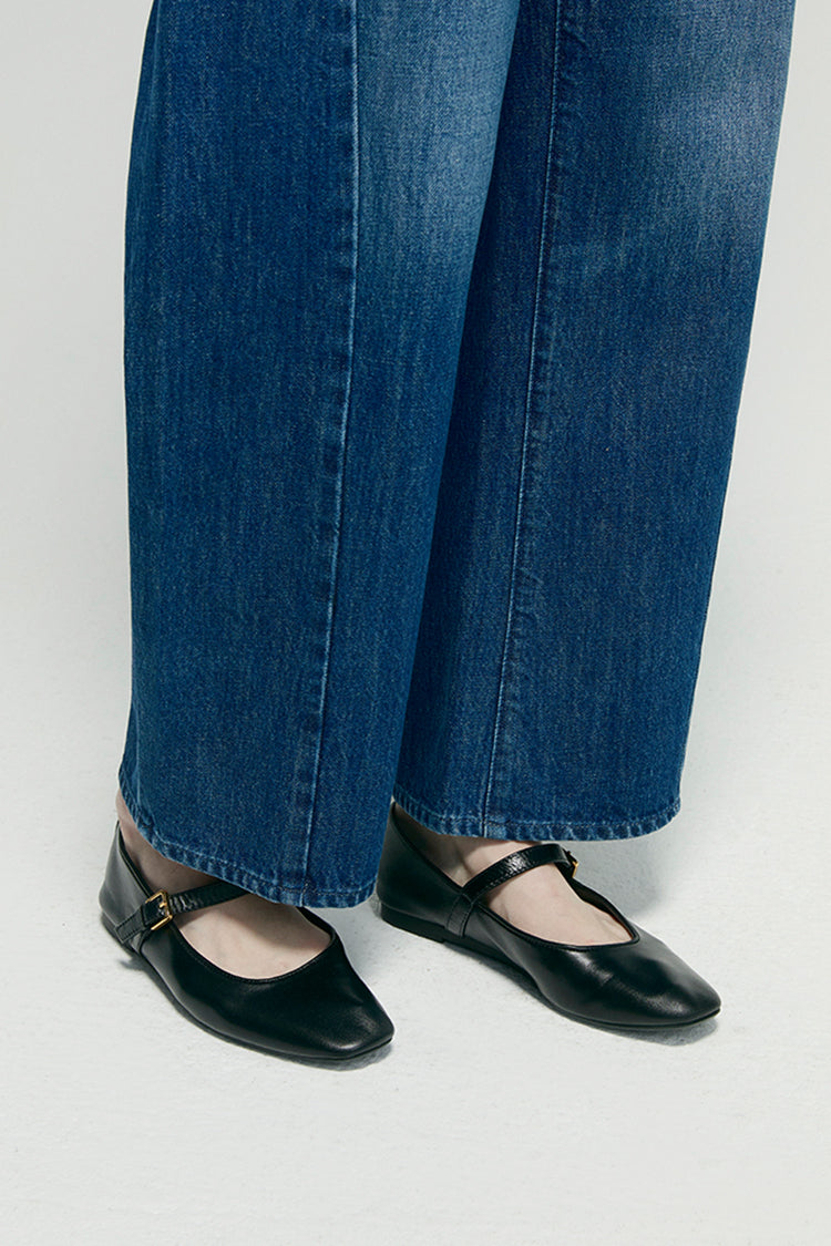 Hey Joanie Crush Curve ankle jeans in medium wash denim, featuring a fitted ankle-length design and classic five-pocket style.