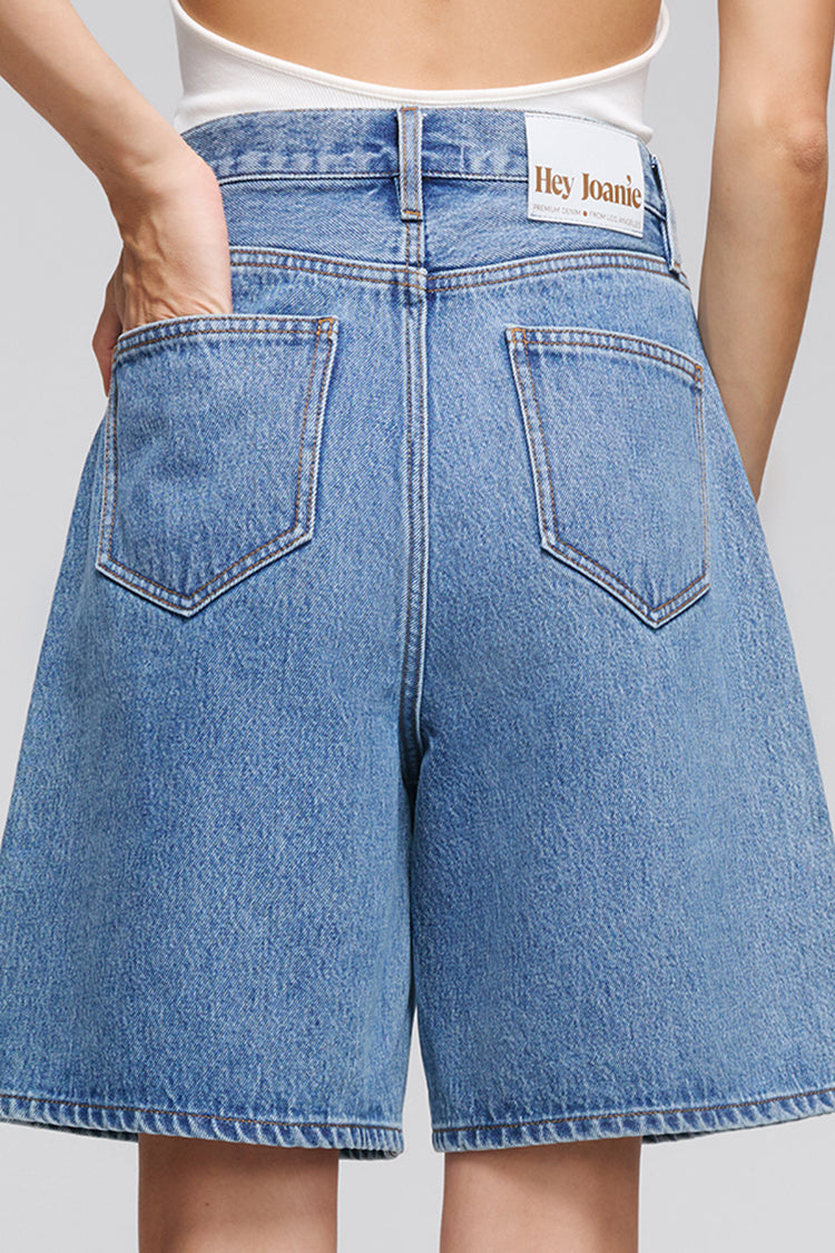 Hey Joanie Easy Rider Bermuda shorts in lightweight fabric, featuring a relaxed fit and casual style with a patterned design.
