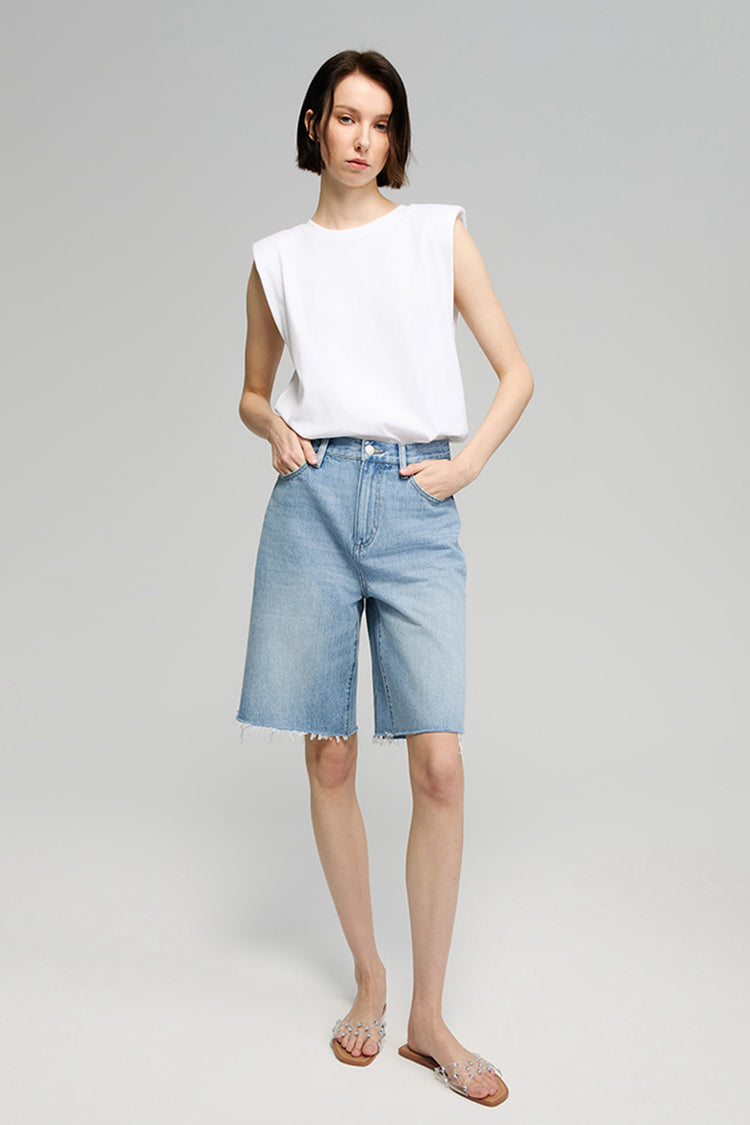 Hey Joanie Coastal Breeze 90's Bermuda Shorts in lightweight fabric with a relaxed fit, featuring a floral print and high waist design.