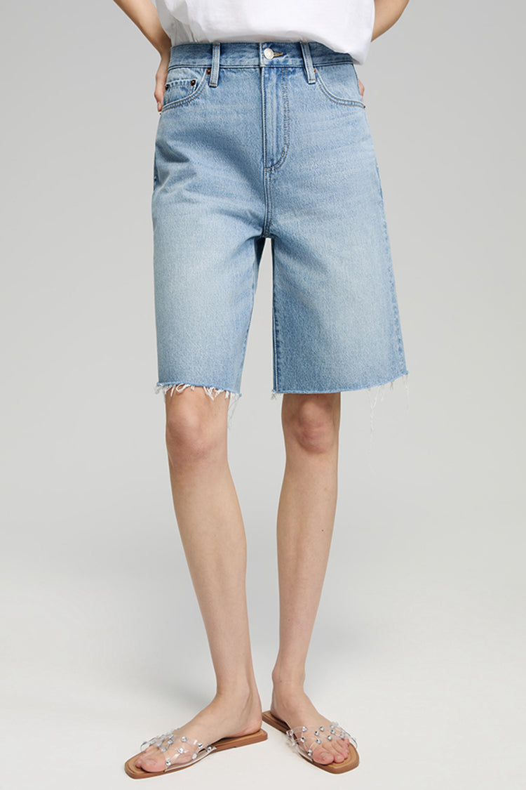 Hey Joanie Coastal Breeze 90's Bermuda Shorts in light fabric with a relaxed fit, featuring a high waist and vibrant pattern.