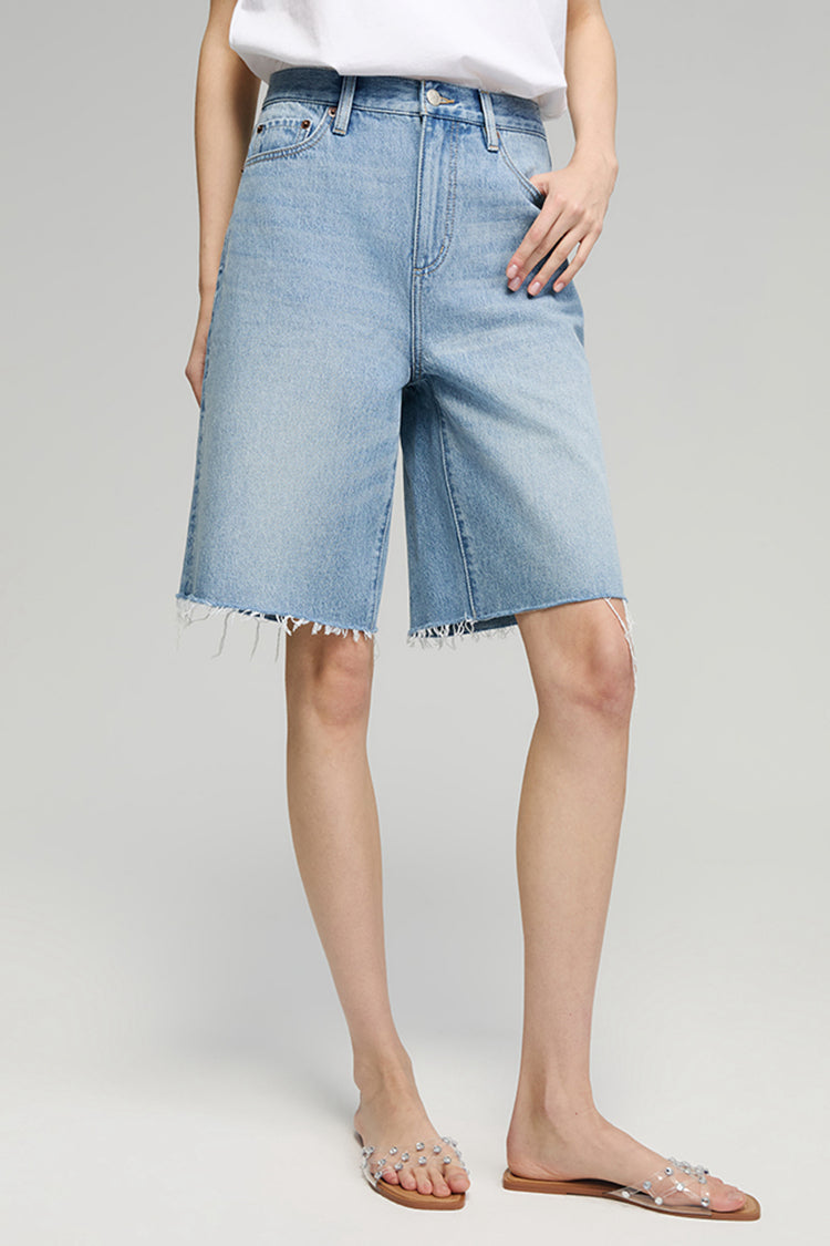 Hey Joanie Coastal Breeze 90's Bermuda Shorts in lightweight fabric, featuring a relaxed fit and vintage-inspired design.