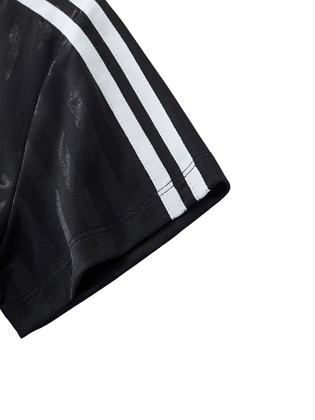 Striped cropped jersey with contrast collar by ODMPOD, featuring a stylish and fitted design.